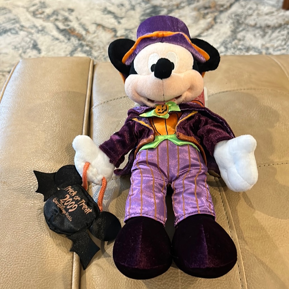 DisneyMickey happy Halloween exclusively made 2009